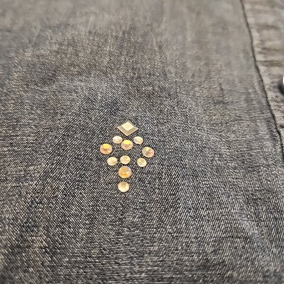 NWT Quacker Factory Womens Denim  Cotton Blend Long Sleeve Embellished Blouse 2X - Picture 2 of 8